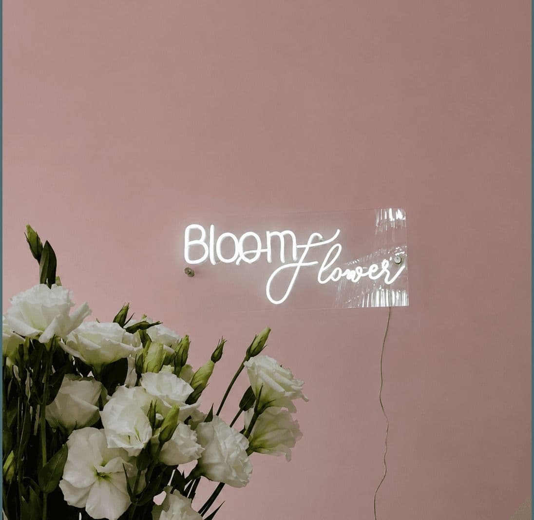 Интерьерная вывеска Bloom Flowers